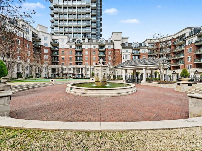 300 5th Street, Charlotte, NC 28202.  MLS# CAR4355060, YatesRealty ID 6865. 