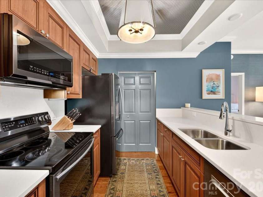 300 5th Street, Charlotte, NC 28202.  MLS# CAR4417454, YatesRealty ID 6865. 