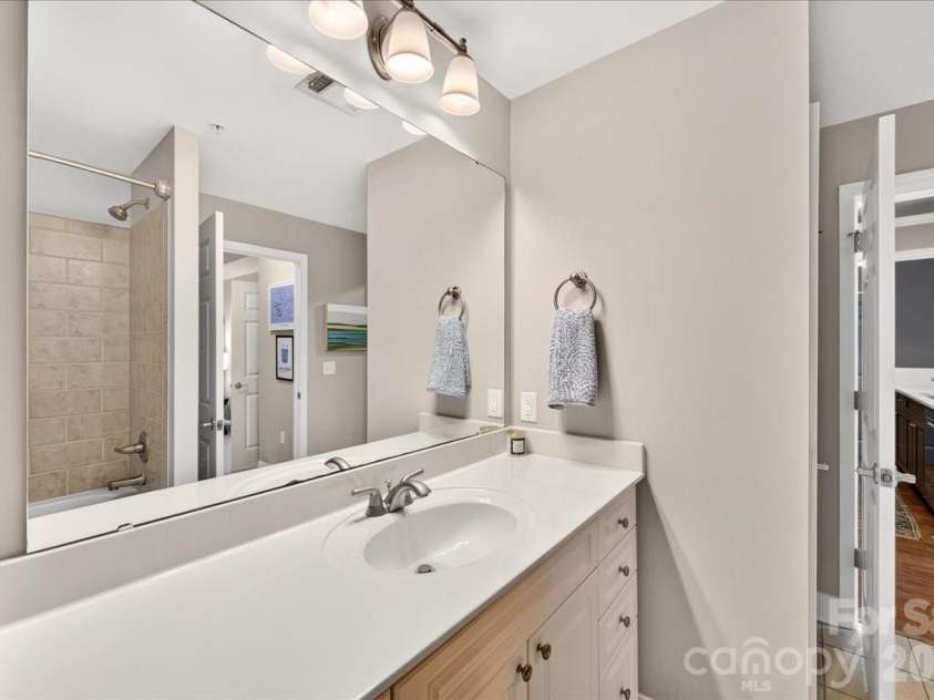 300 5th Street, Charlotte, NC 28202.  MLS# CAR4417454, YatesRealty ID 6865. 