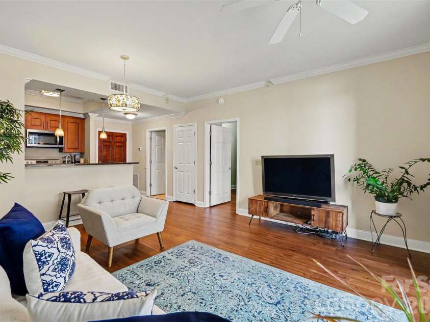 300 5th Street, Charlotte, NC 28202.  MLS# CAR4421871, YatesRealty ID 6865. 