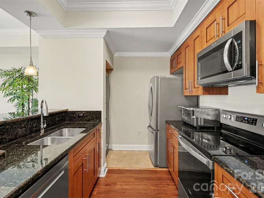 300 5th Street, Charlotte, NC 28202.  MLS# CAR4421871, YatesRealty ID 6865. 