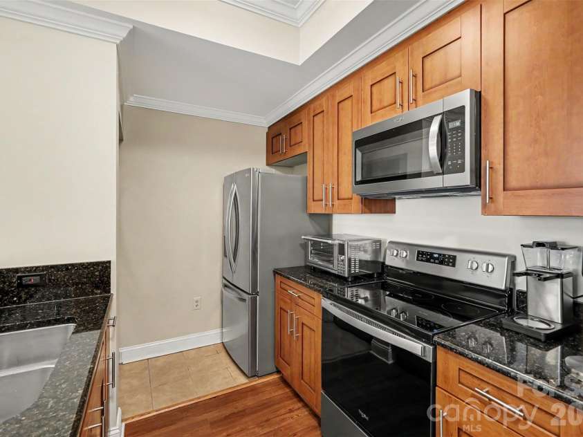300 5th Street, Charlotte, NC 28202.  MLS# CAR4421871, YatesRealty ID 6865. 