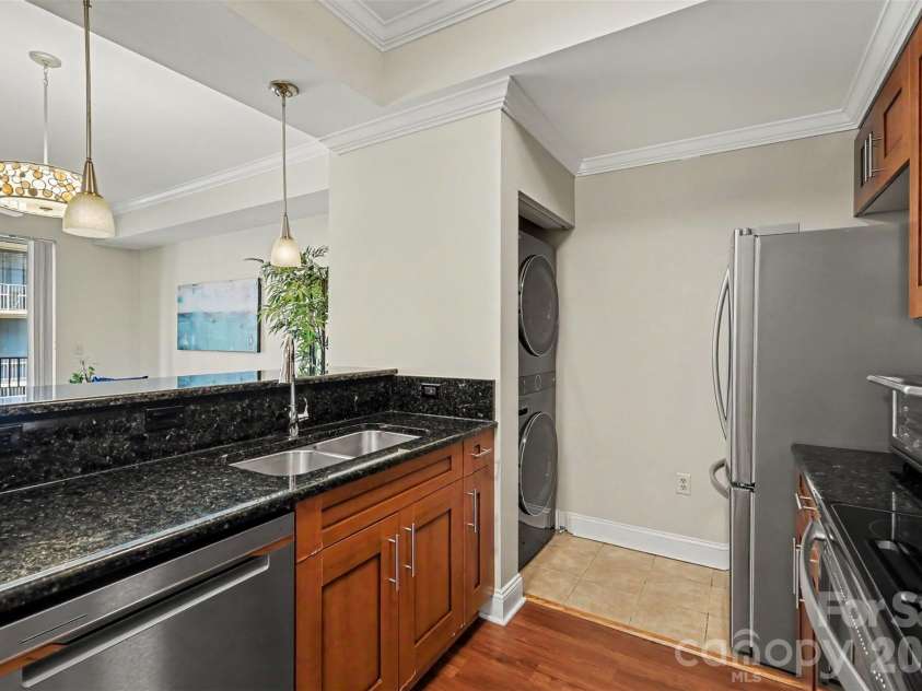 300 5th Street, Charlotte, NC 28202.  MLS# CAR4421871, YatesRealty ID 6865. 