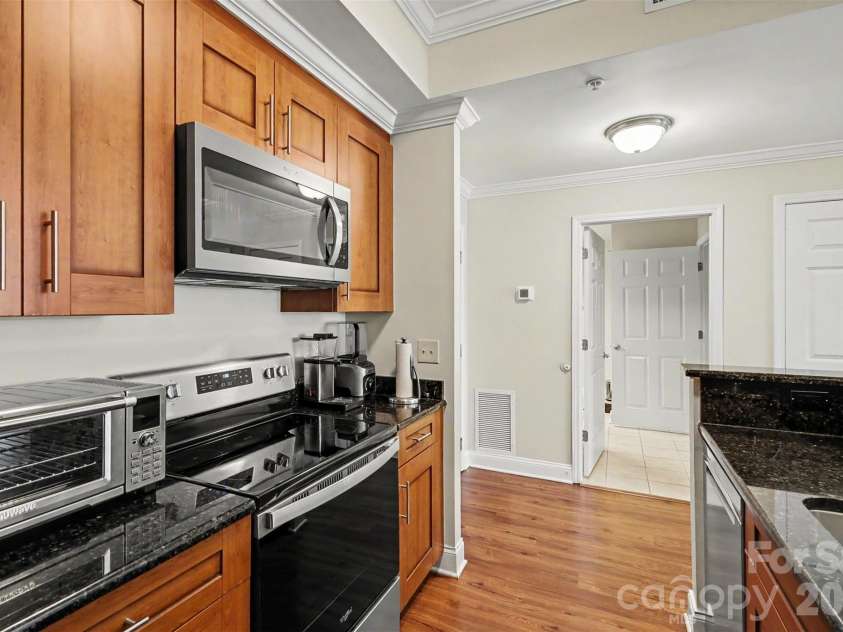 300 5th Street, Charlotte, NC 28202.  MLS# CAR4421871, YatesRealty ID 6865. 