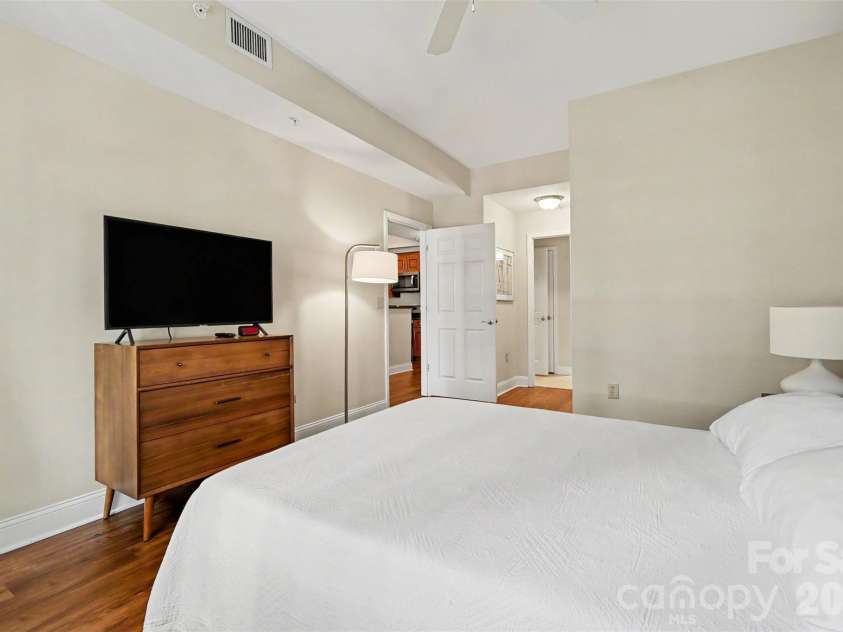 300 5th Street, Charlotte, NC 28202.  MLS# CAR4421871, YatesRealty ID 6865. 
