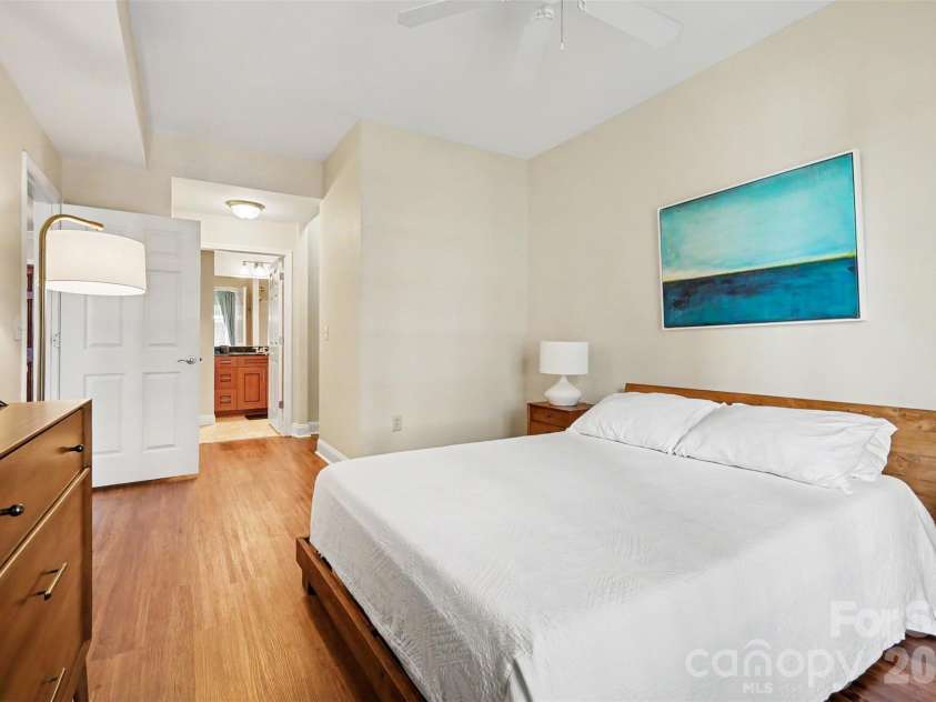300 5th Street, Charlotte, NC 28202.  MLS# CAR4421871, YatesRealty ID 6865. 