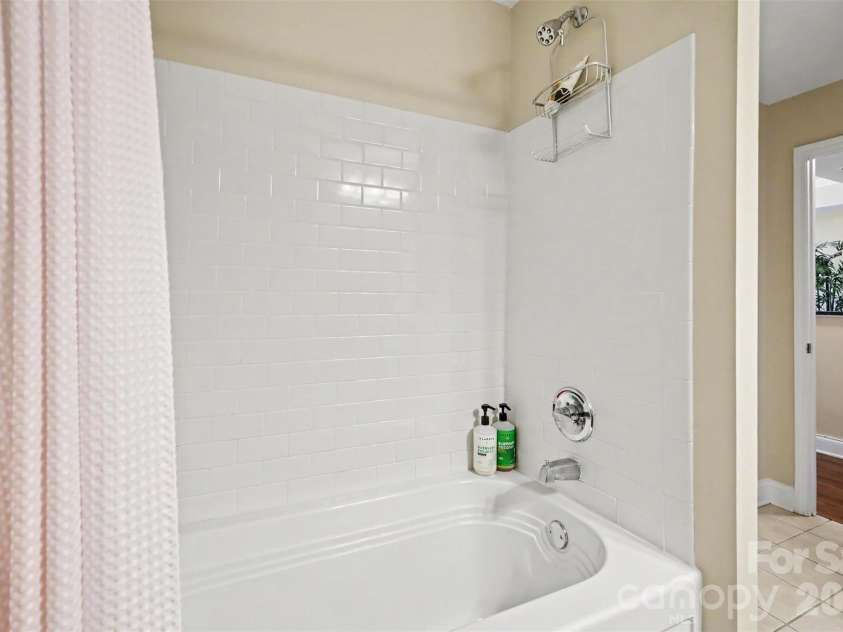 300 5th Street, Charlotte, NC 28202.  MLS# CAR4421871, YatesRealty ID 6865. 