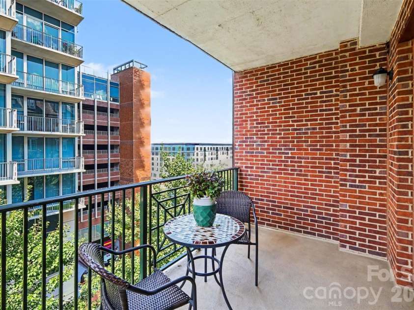 300 5th Street, Charlotte, NC 28202.  MLS# CAR4421871, YatesRealty ID 6865. 