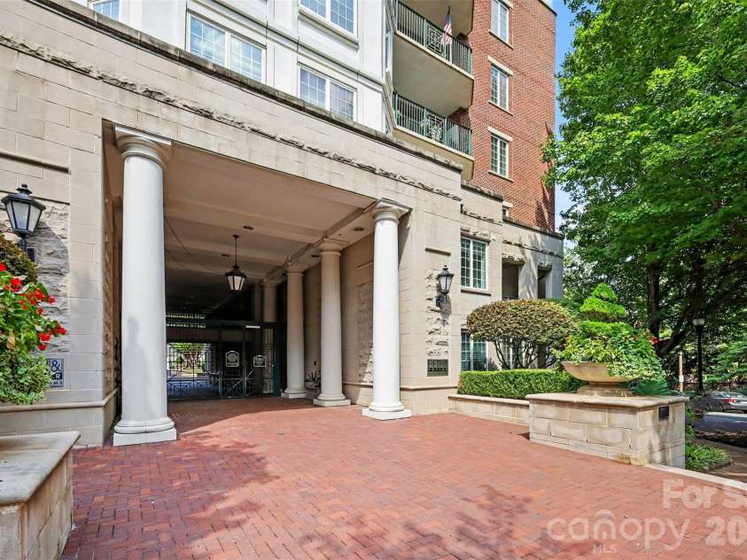 300 5th Street, Charlotte, NC 28202.  MLS# CAR4421871, YatesRealty ID 6865. 