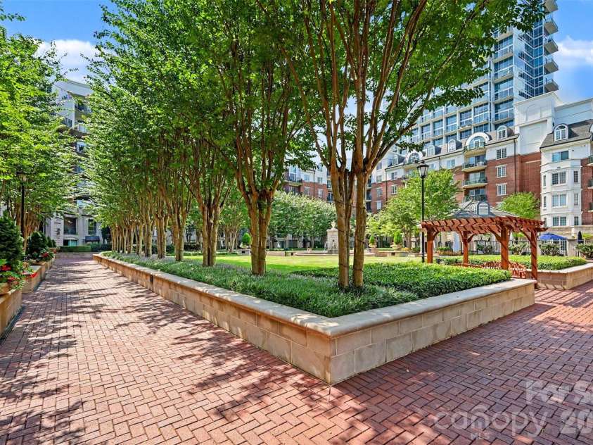 300 5th Street, Charlotte, NC 28202.  MLS# CAR4421871, YatesRealty ID 6865. 