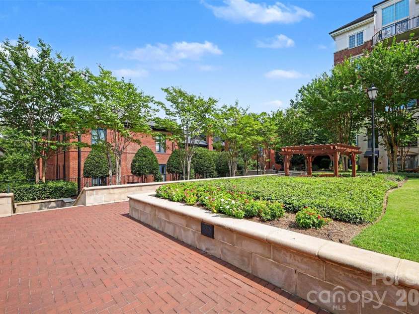 300 5th Street, Charlotte, NC 28202.  MLS# CAR4421871, YatesRealty ID 6865. 
