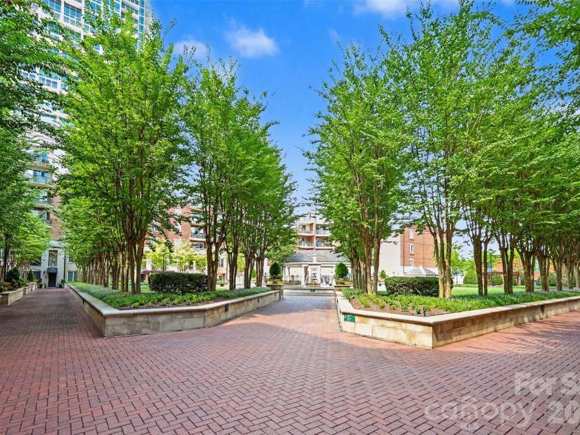 300 5th Street, Charlotte, NC 28202.  MLS# CAR4421871, YatesRealty ID 6865. 
