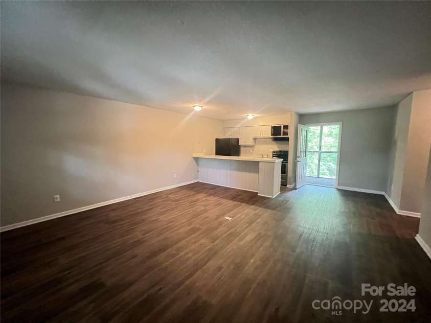 381 20th Avenue, Hickory, NC 28601.  MLS# CAR4150321, YatesRealty ID 6865. 