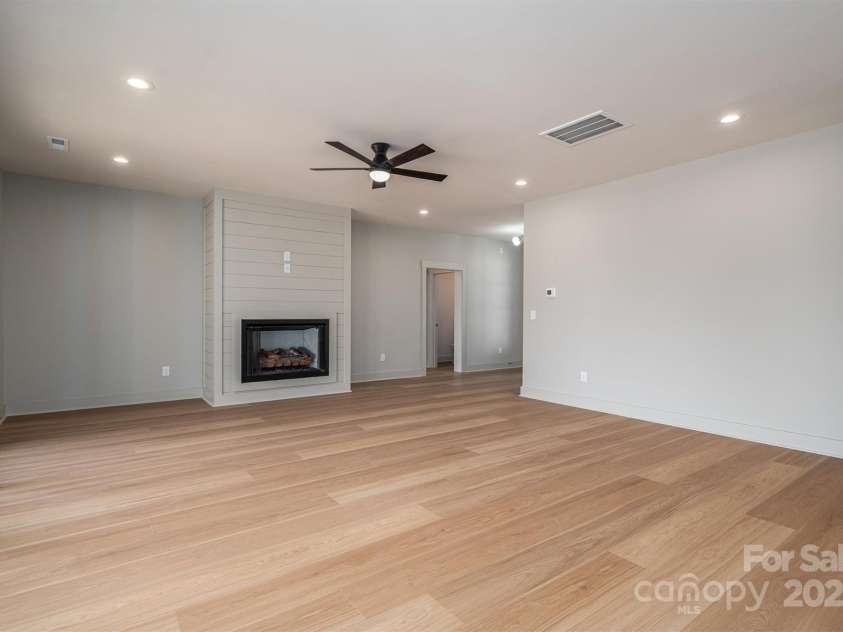 229 Golf Course Road, Maiden, NC 28650.  MLS# CAR4196288, YatesRealty ID 6866. 