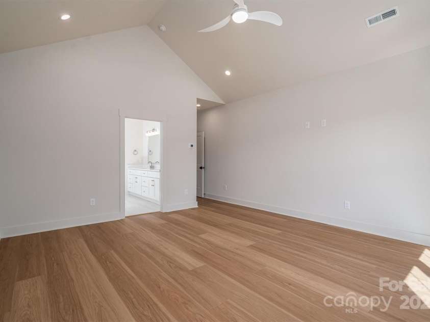 229 Golf Course Road, Maiden, NC 28650.  MLS# CAR4196288, YatesRealty ID 6866. 