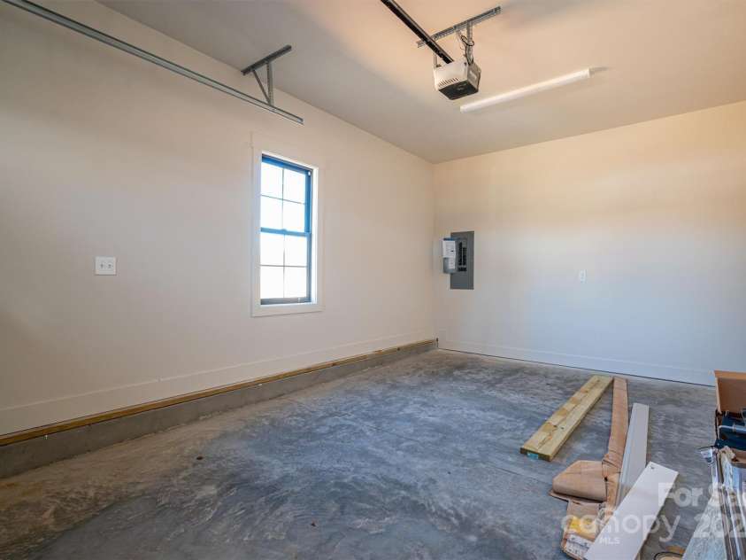 229 Golf Course Road, Maiden, NC 28650.  MLS# CAR4196288, YatesRealty ID 6866. 