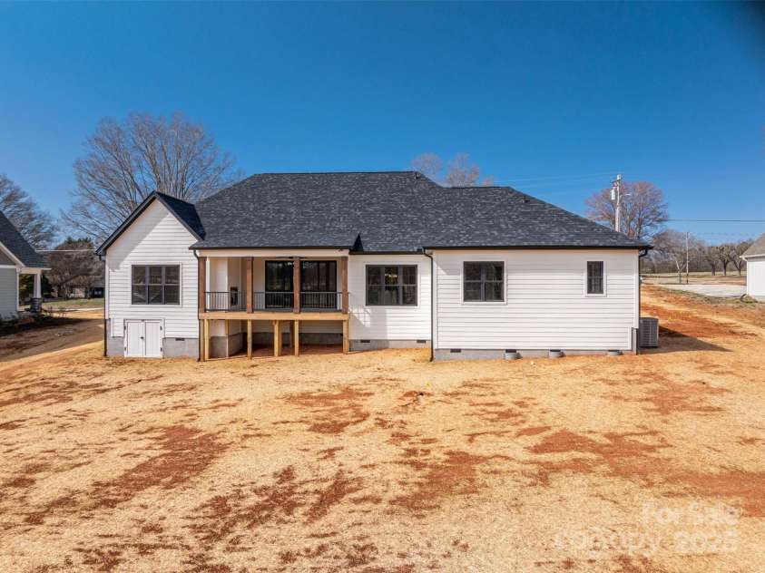 229 Golf Course Road, Maiden, NC 28650.  MLS# CAR4196288, YatesRealty ID 6866. 