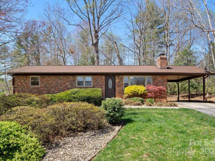 11 Hudson Lane, Fletcher, NC 28732.  MLS# CAR4241916, YatesRealty ID 6867. 