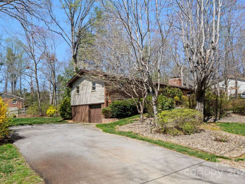 11 Hudson Lane, Fletcher, NC 28732.  MLS# CAR4241916, YatesRealty ID 6867. 