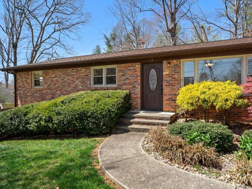 11 Hudson Lane, Fletcher, NC 28732.  MLS# CAR4241916, YatesRealty ID 6867. 