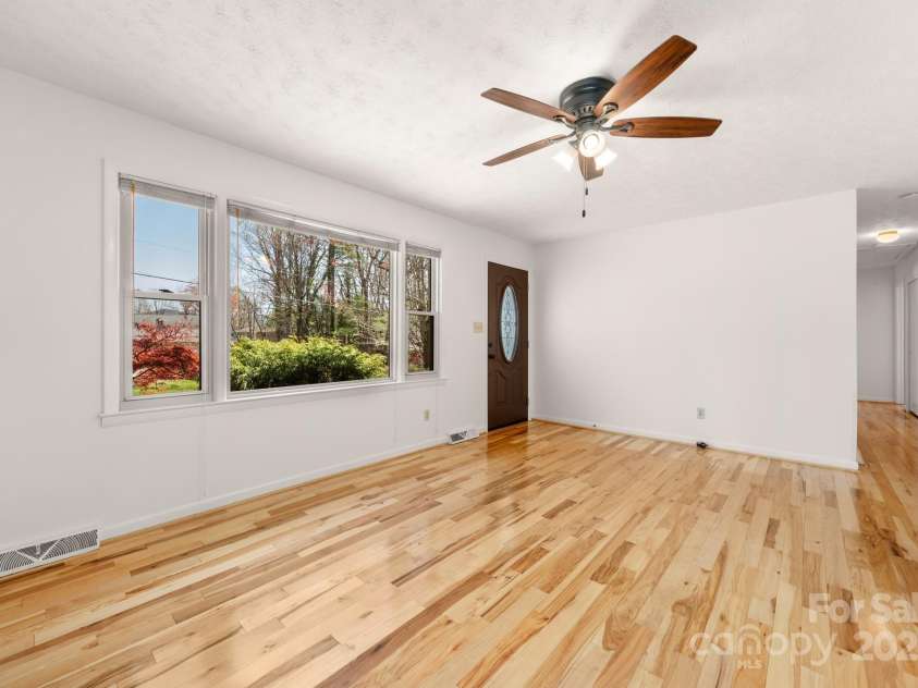 11 Hudson Lane, Fletcher, NC 28732.  MLS# CAR4241916, YatesRealty ID 6867. 