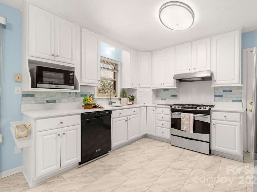 11 Hudson Lane, Fletcher, NC 28732.  MLS# CAR4241916, YatesRealty ID 6867. 