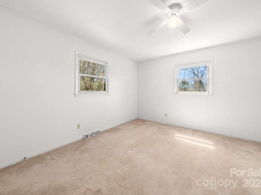 11 Hudson Lane, Fletcher, NC 28732.  MLS# CAR4241916, YatesRealty ID 6867. 