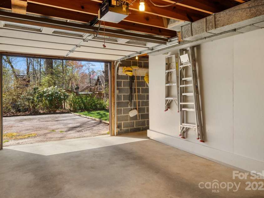 11 Hudson Lane, Fletcher, NC 28732.  MLS# CAR4241916, YatesRealty ID 6867. 