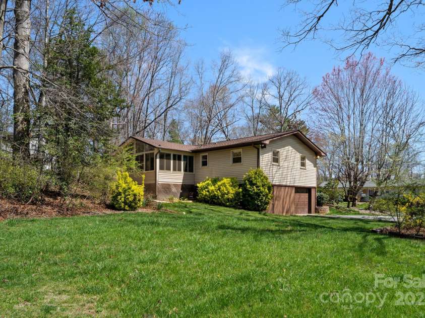 11 Hudson Lane, Fletcher, NC 28732.  MLS# CAR4241916, YatesRealty ID 6867. 