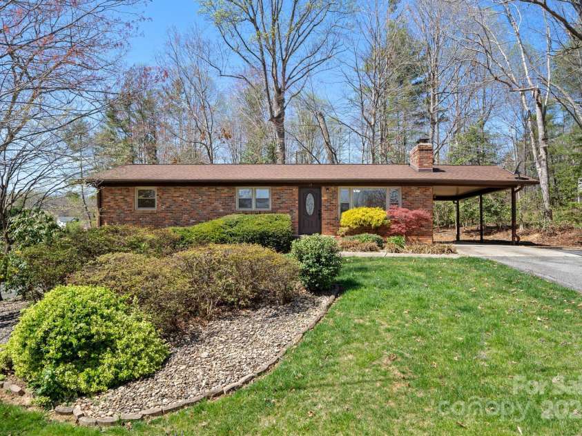 11 Hudson Lane, Fletcher, NC 28732.  MLS# CAR4241916, YatesRealty ID 6867. 