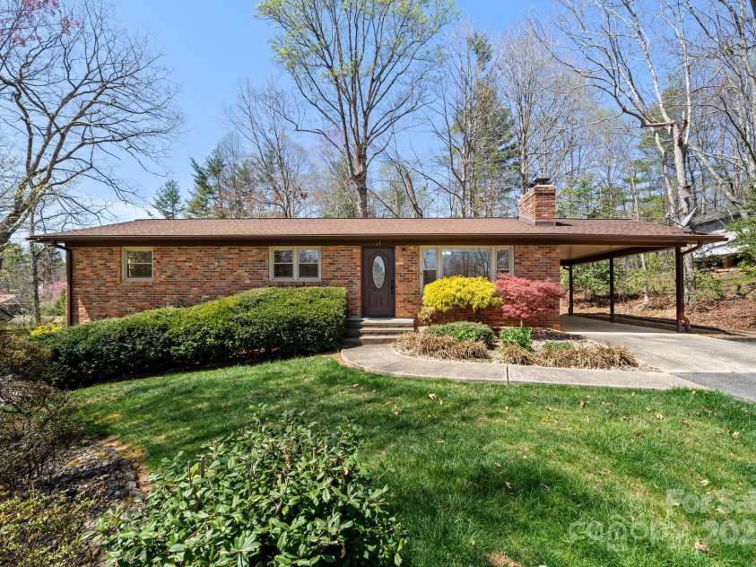 11 Hudson Lane, Fletcher, NC 28732.  MLS# CAR4241916, YatesRealty ID 6867. Lovely Yard!