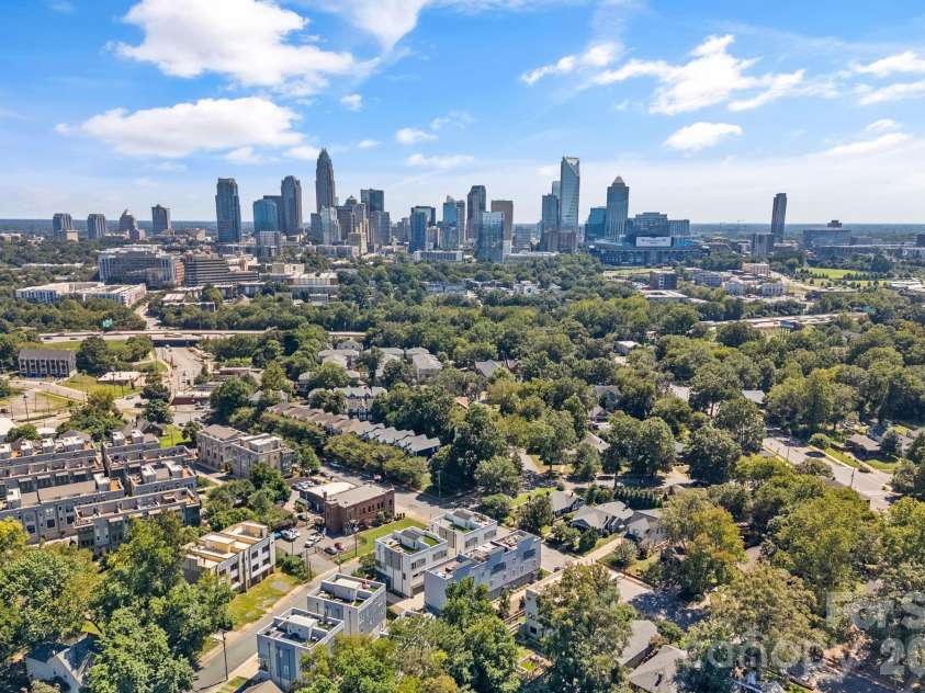306 Wesley Heights Way, Charlotte, NC 28208.  MLS# CAR4352519, YatesRealty ID 6867. Easy walk on the greenway to all that Uptown has to offer!