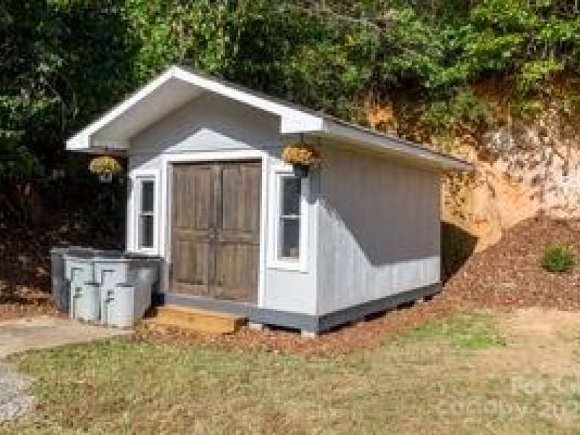 1444 Piedmont Drive, Lenoir, NC 28645.  MLS# CAR4316317, YatesRealty ID 6868. 