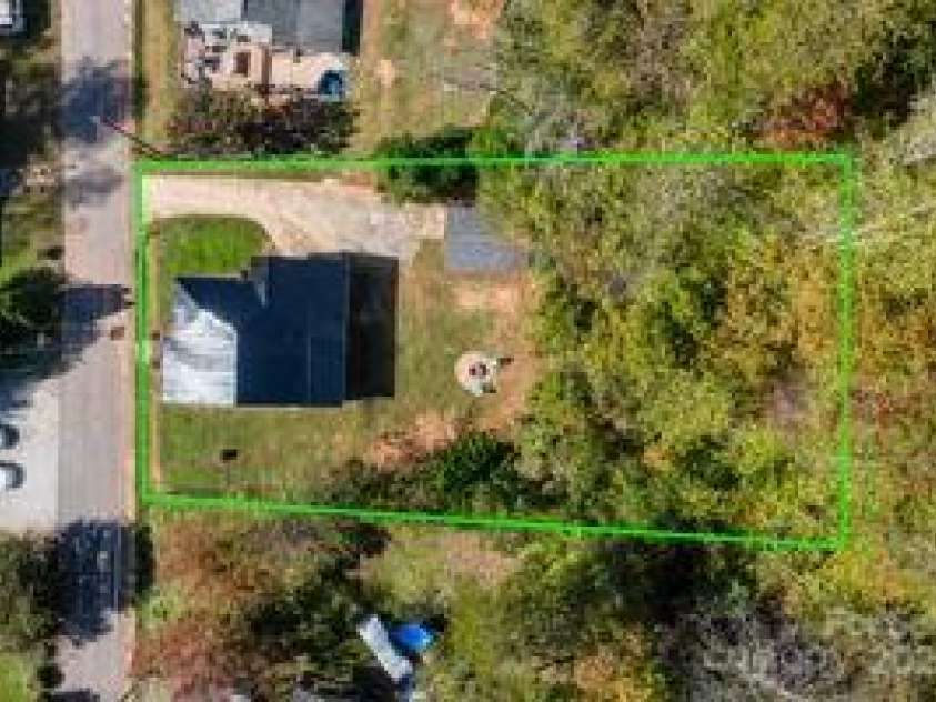 1444 Piedmont Drive, Lenoir, NC 28645.  MLS# CAR4316317, YatesRealty ID 6868. 