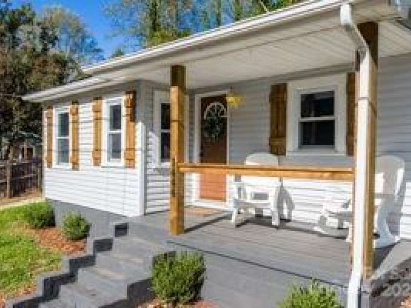 1444 Piedmont Drive, Lenoir, NC 28645.  MLS# CAR4316317, YatesRealty ID 6868. 