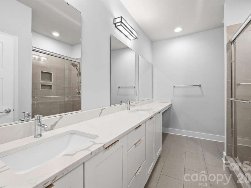 1555 Duckworth Avenue, Charlotte, NC 28208.  MLS# CAR4354738, YatesRealty ID 6868. 