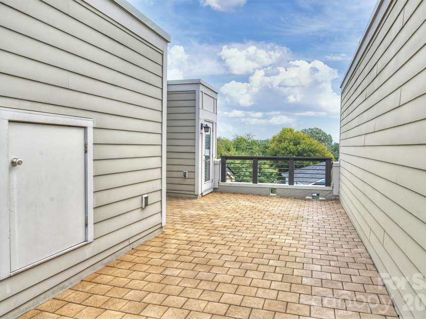 1555 Duckworth Avenue, Charlotte, NC 28208.  MLS# CAR4354738, YatesRealty ID 6868. 