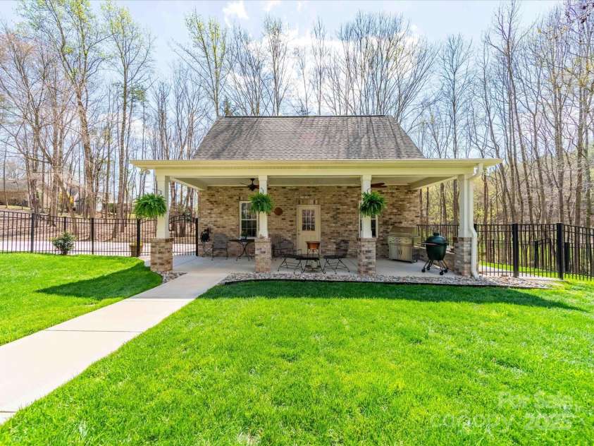 3024 Beaver Dam Drive, Monroe, NC 28110.  MLS# CAR4233437, YatesRealty ID 6869. Detached Garage