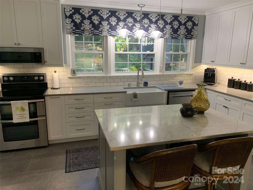 177 Mississippi Road, Black Mountain, NC 28711.  MLS# CAR4205703, YatesRealty ID 687. 