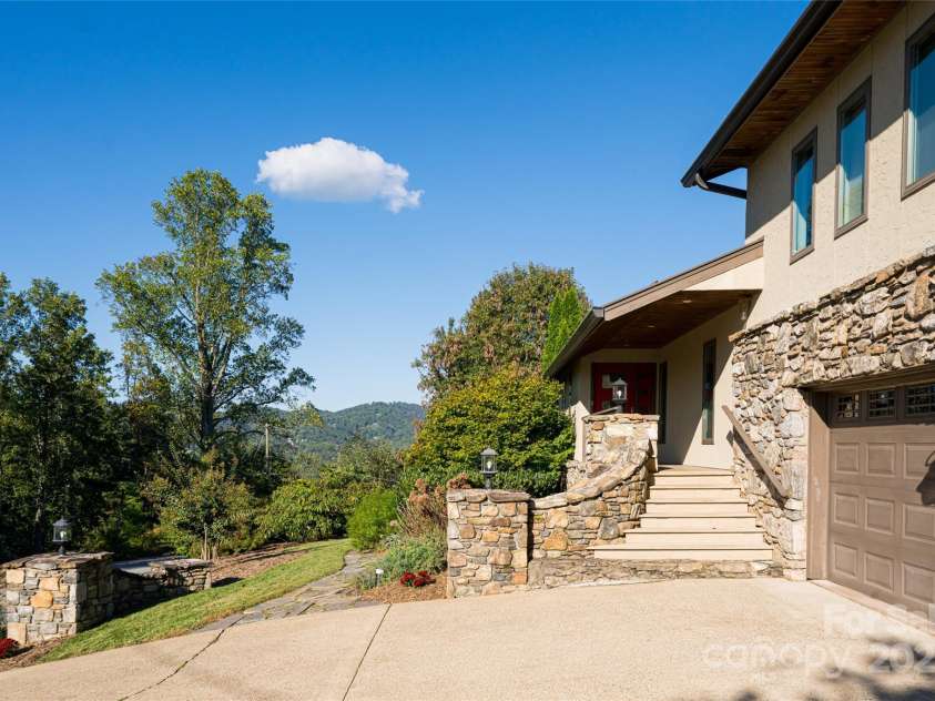 79 Horizon Hill Road, Asheville, NC 28804.  MLS# CAR4306563, YatesRealty ID 687. Covered Entry