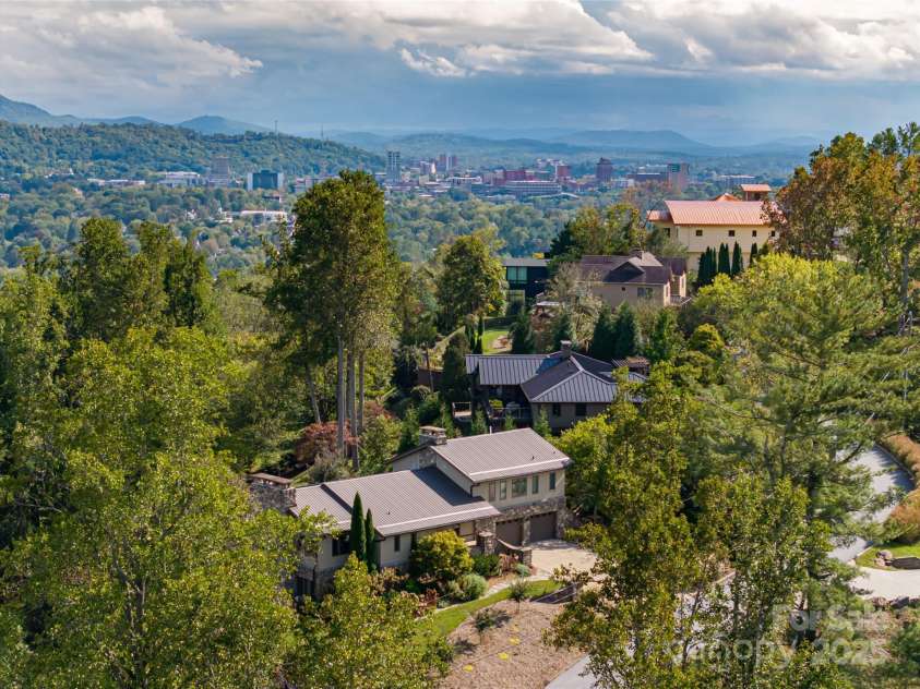 79 Horizon Hill Road, Asheville, NC 28804.  MLS# CAR4306563, YatesRealty ID 687. Exclusive Location