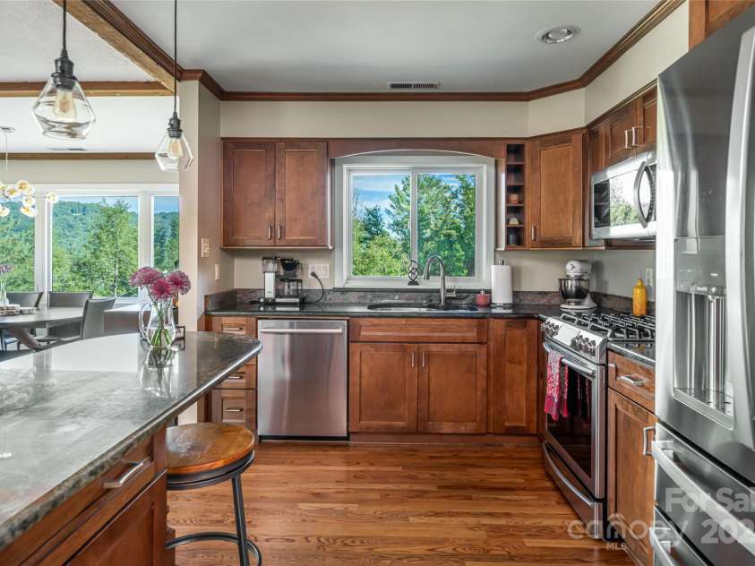 79 Horizon Hill Road, Asheville, NC 28804.  MLS# CAR4306563, YatesRealty ID 687. Kitchen