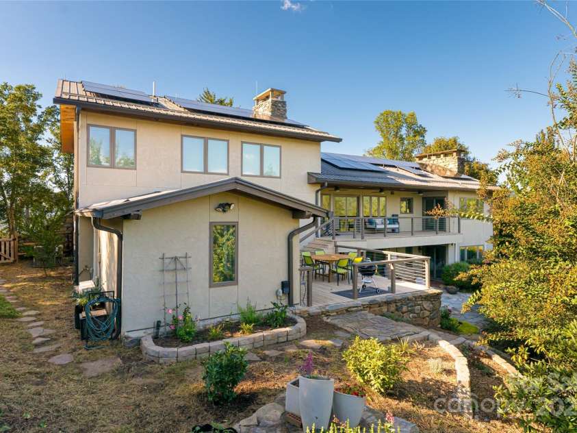 79 Horizon Hill Road, Asheville, NC 28804.  MLS# CAR4306563, YatesRealty ID 687. Side and Rear of Studio