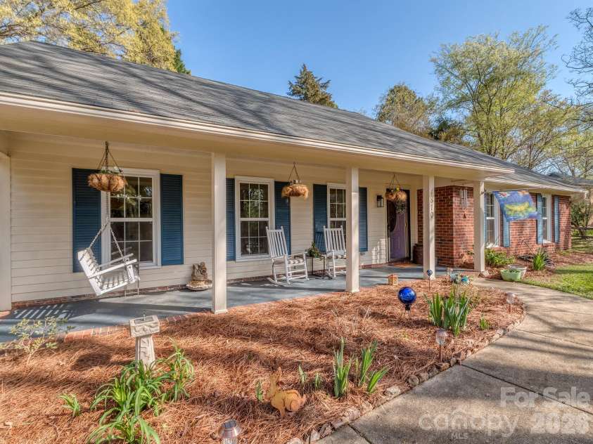 4810 Old Spice Lane, Charlotte, NC 28277.  MLS# CAR4361097, YatesRealty ID 6870. 