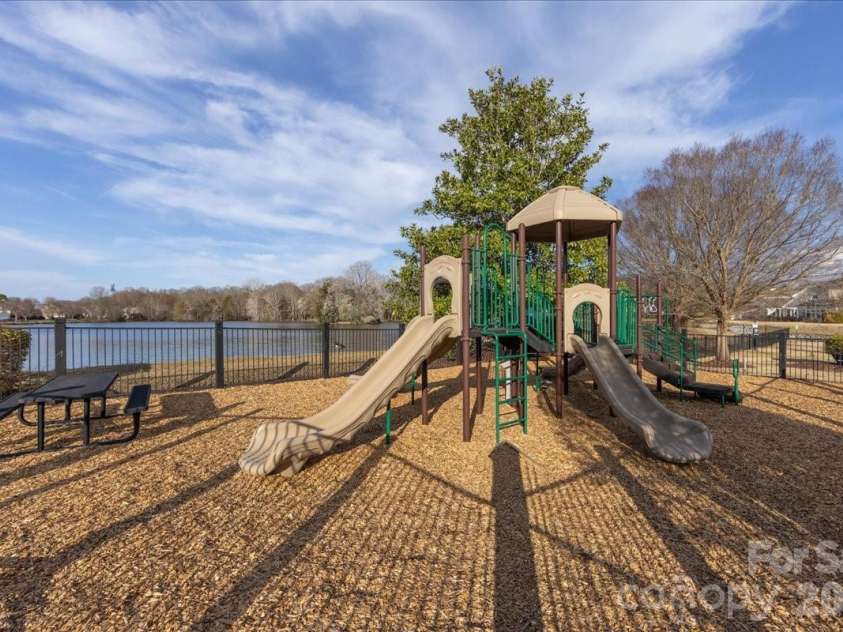 11143 Knight Castle Drive, Charlotte, NC 28277.  MLS# CAR4354916, YatesRealty ID 6871. Community Playground