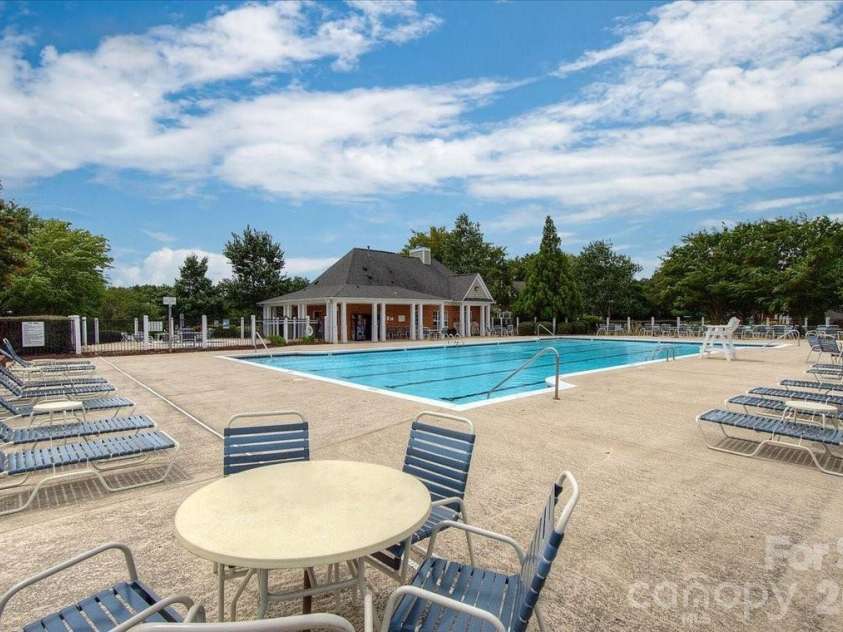 11143 Knight Castle Drive, Charlotte, NC 28277.  MLS# CAR4354916, YatesRealty ID 6871. Community Pool