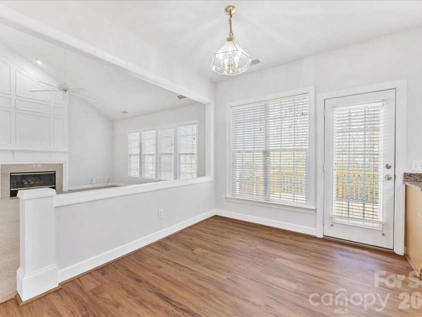 11143 Knight Castle Drive, Charlotte, NC 28277.  MLS# CAR4354916, YatesRealty ID 6871. Eat in Kitchen Area