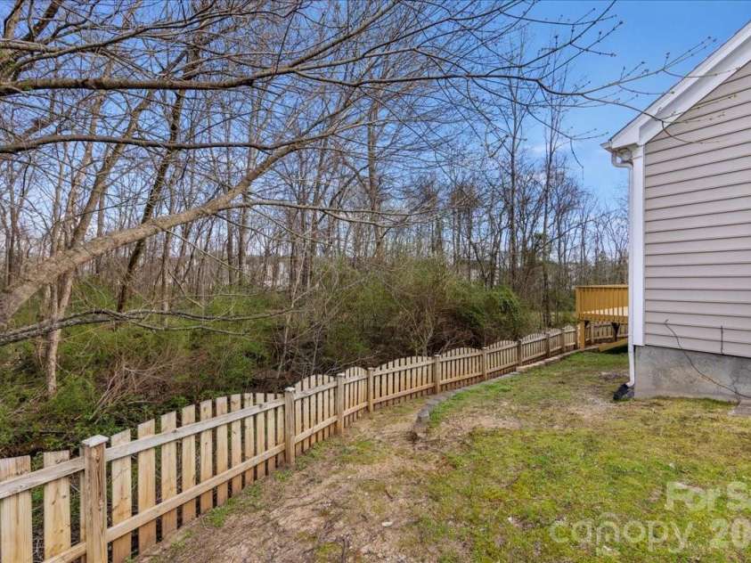 11143 Knight Castle Drive, Charlotte, NC 28277.  MLS# CAR4354916, YatesRealty ID 6871. Fenced in Backyard