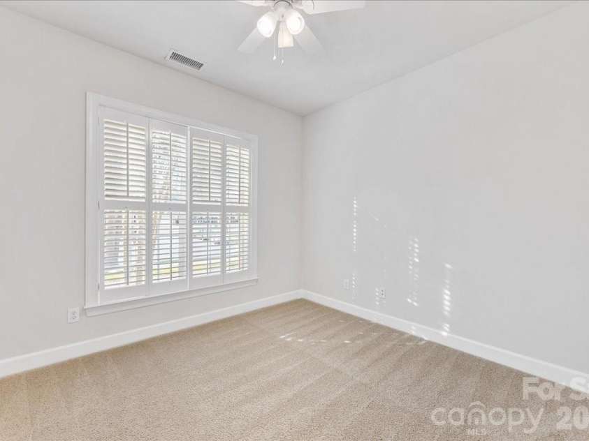11143 Knight Castle Drive, Charlotte, NC 28277.  MLS# CAR4354916, YatesRealty ID 6871. Flex Space