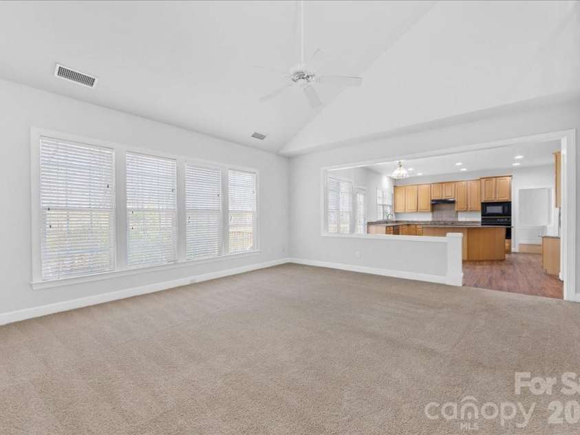 11143 Knight Castle Drive, Charlotte, NC 28277.  MLS# CAR4354916, YatesRealty ID 6871. Great Room